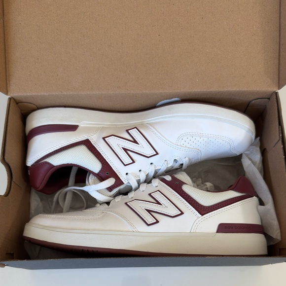 New Balance Shoes - Picture 4 of 8